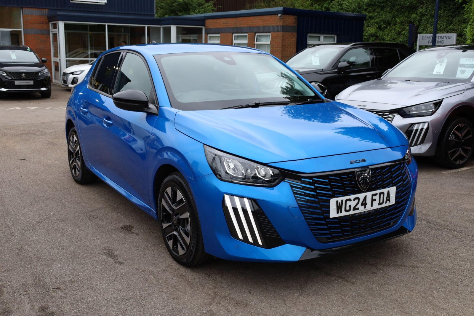 Main listing image - Peugeot 208