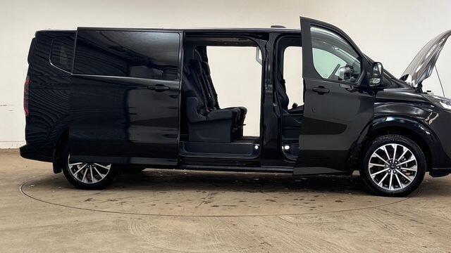 Main listing image - Ford Tourneo Custom