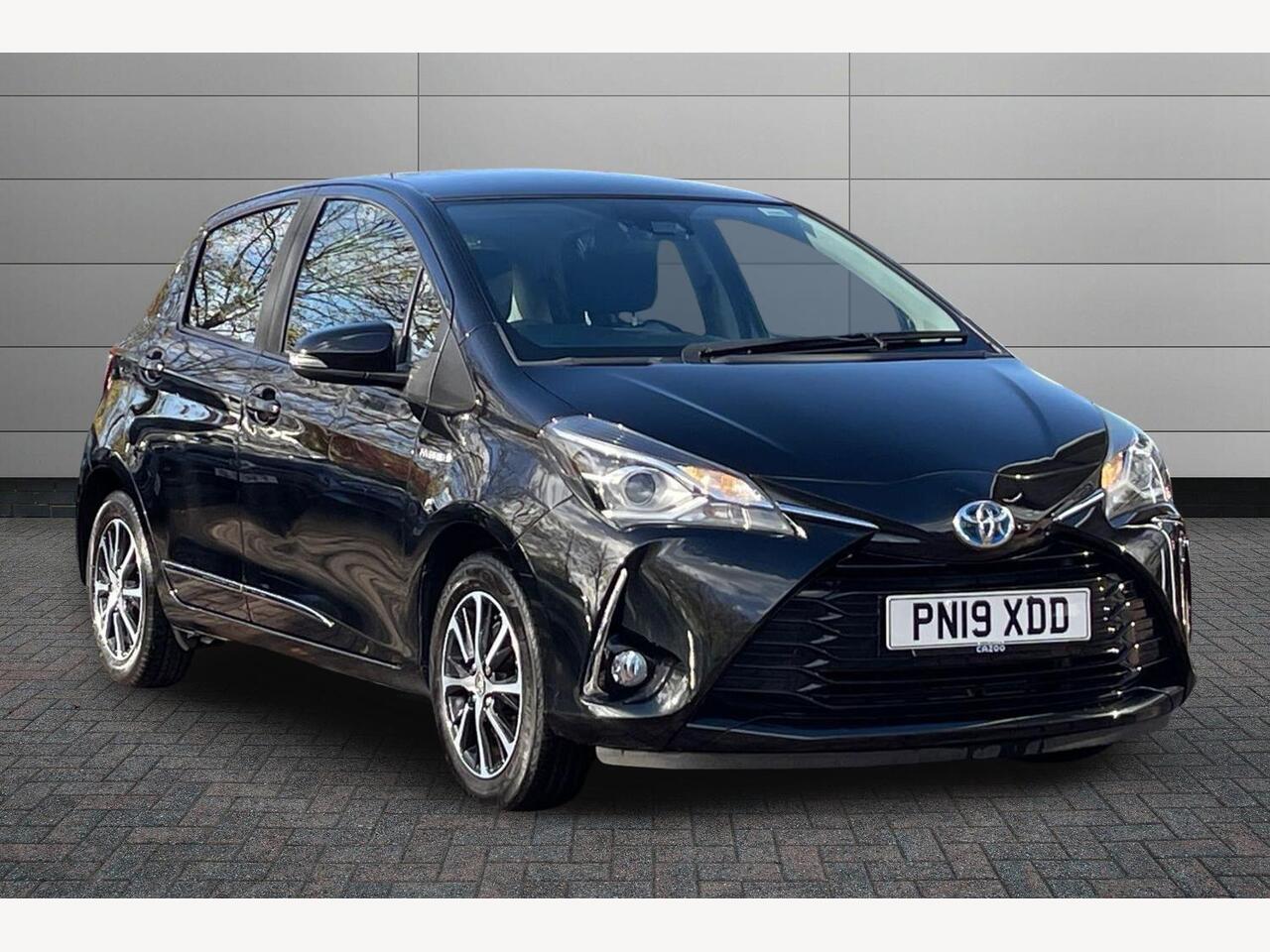 Main listing image - Toyota Yaris
