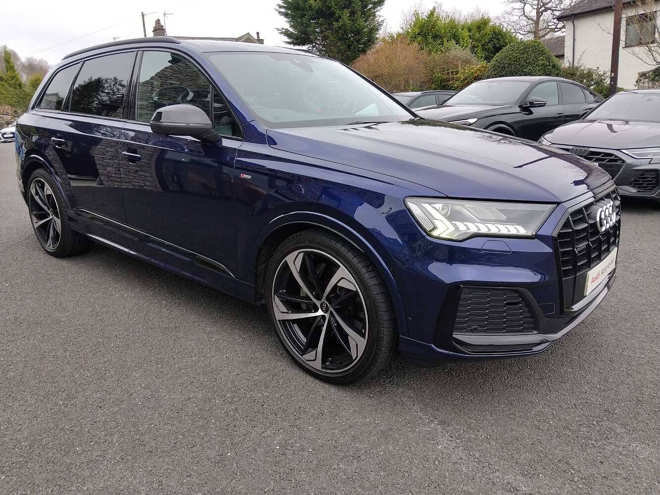 Main listing image - Audi Q7
