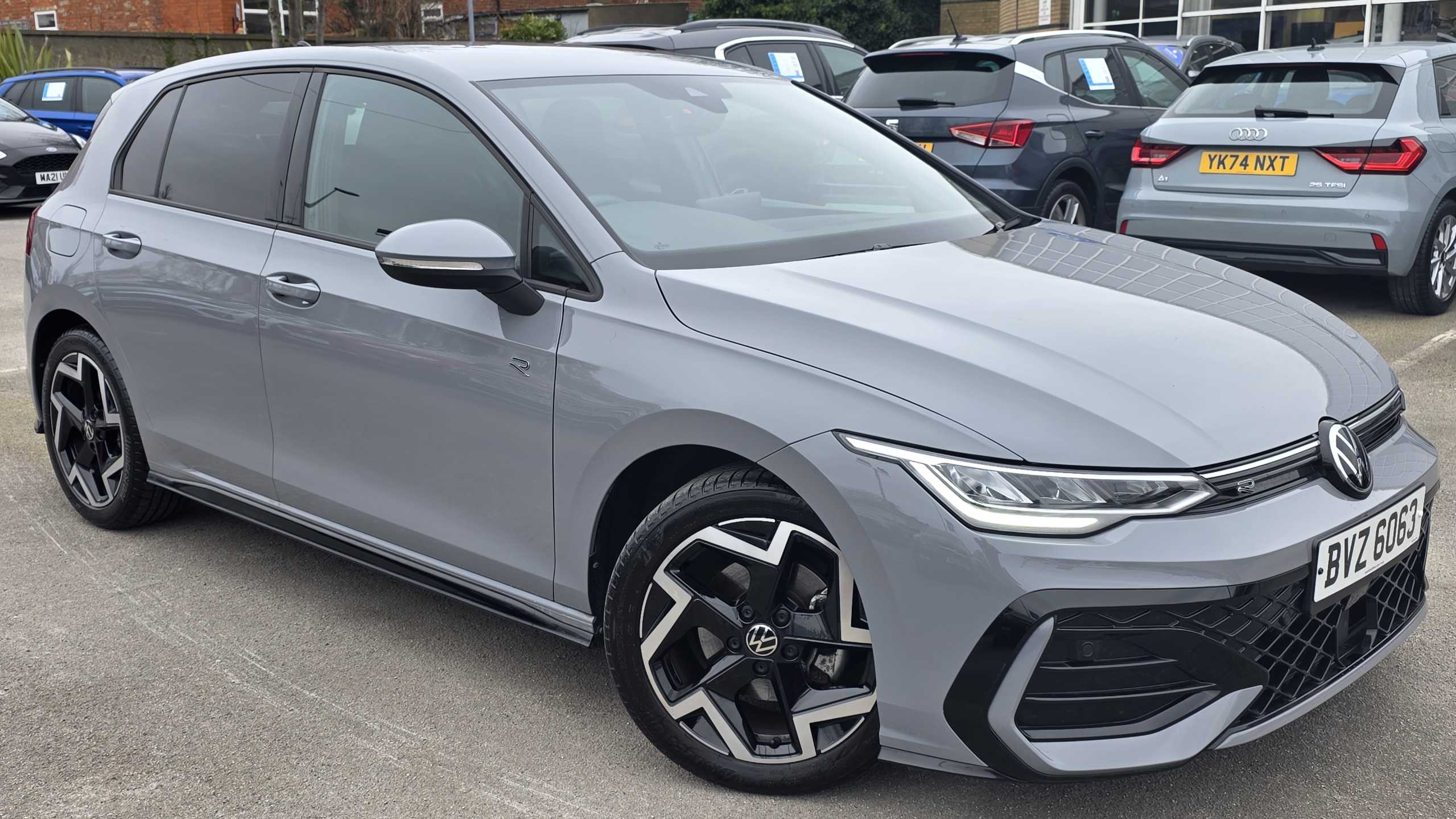 Main listing image - Volkswagen Golf