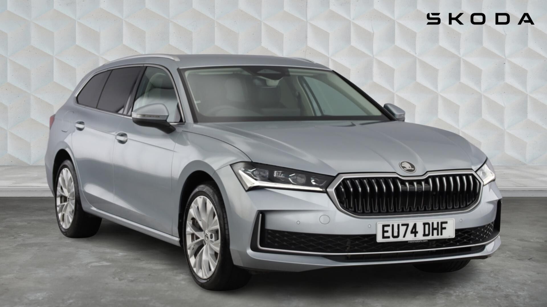 Main listing image - Skoda Superb
