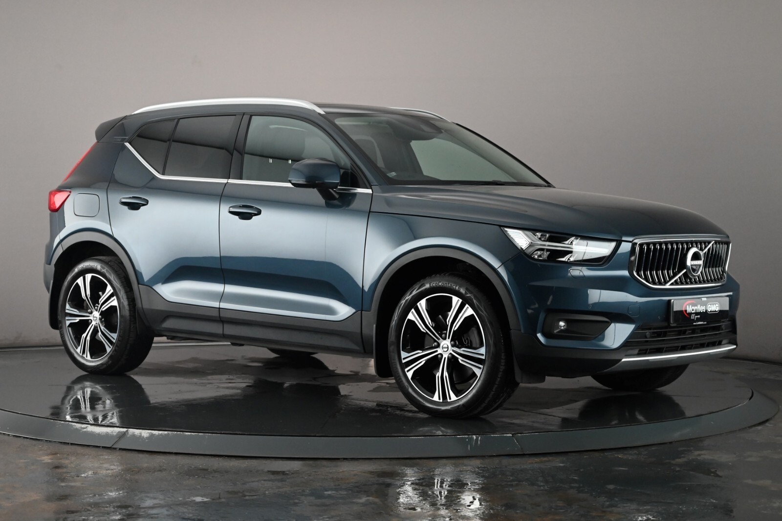 Main listing image - Volvo XC40 Recharge