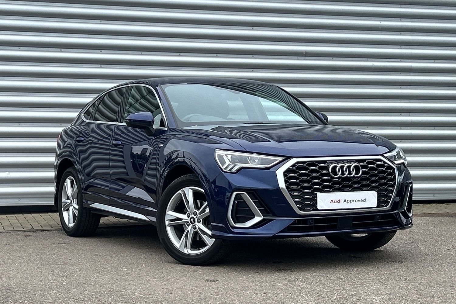 Main listing image - Audi Q3