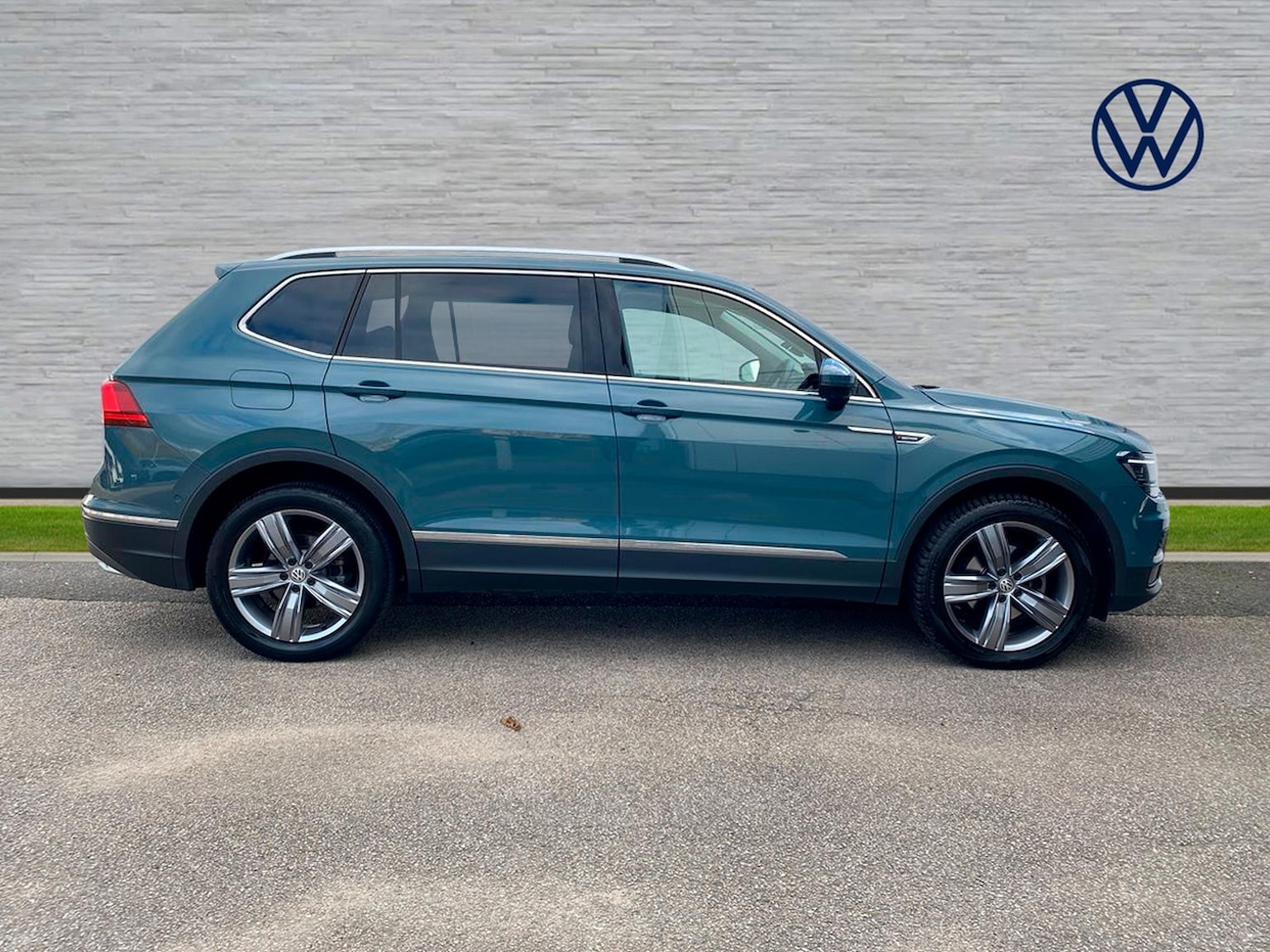 Main listing image - Volkswagen Tiguan Allspace