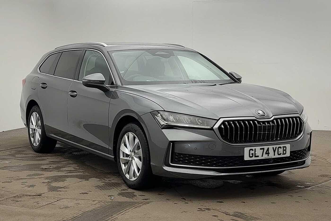 Main listing image - Skoda Superb Estate