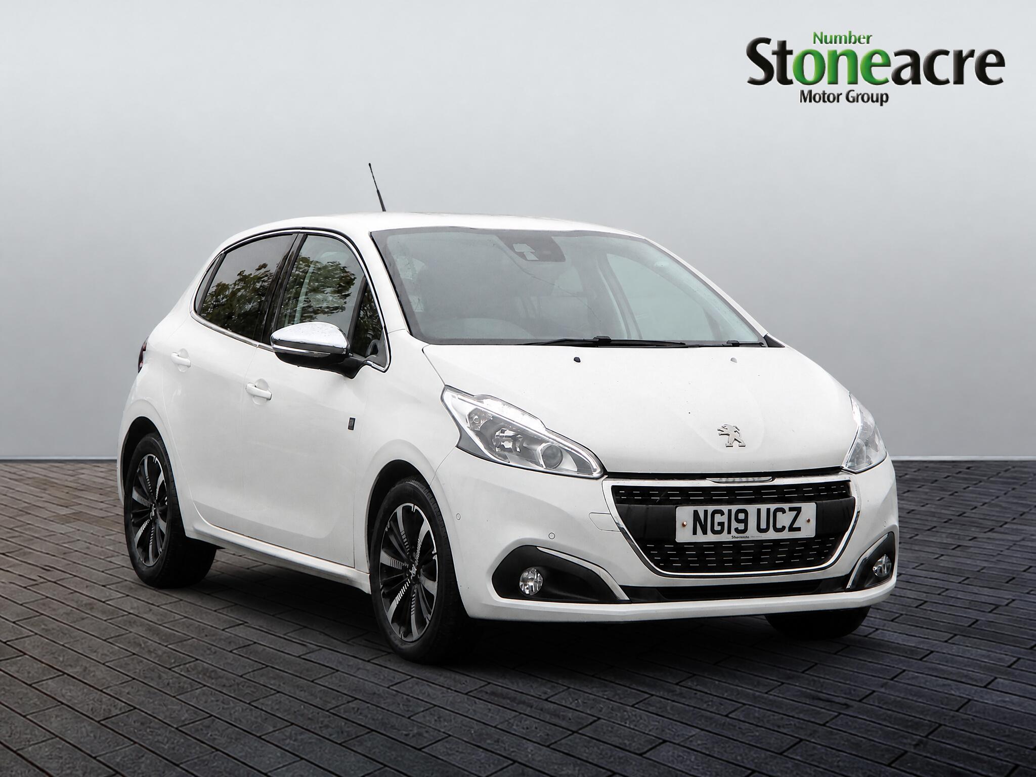 Main listing image - Peugeot 208