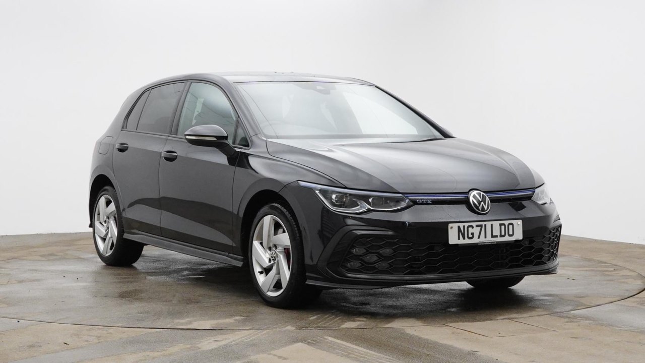 Main listing image - Volkswagen Golf GTE