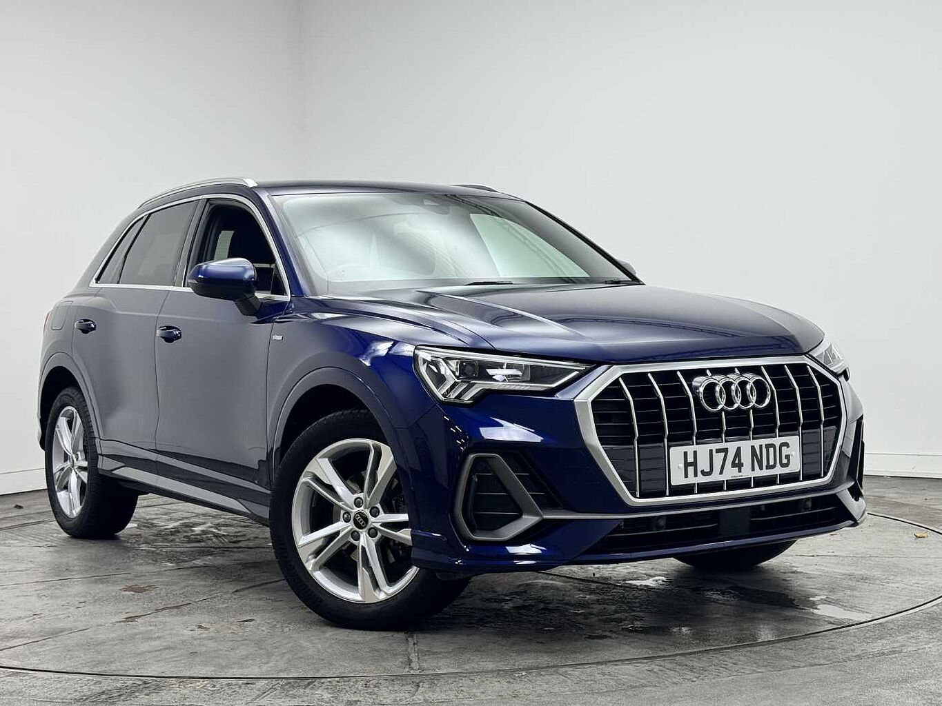 Main listing image - Audi Q3
