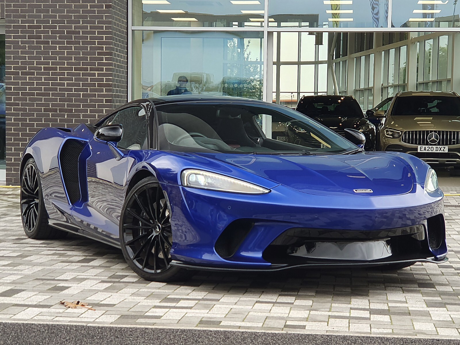 Main listing image - McLaren GT