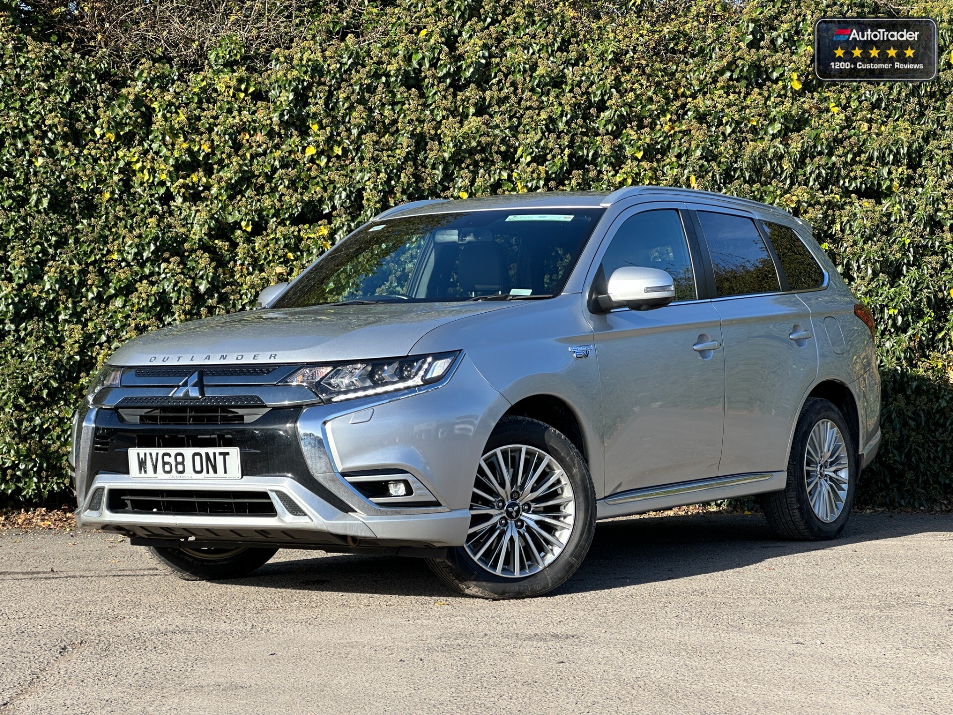 Main listing image - Mitsubishi Outlander