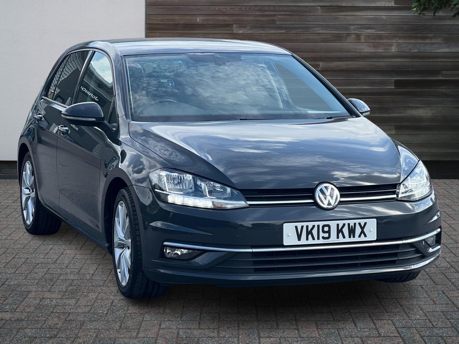 Main listing image - Volkswagen Golf