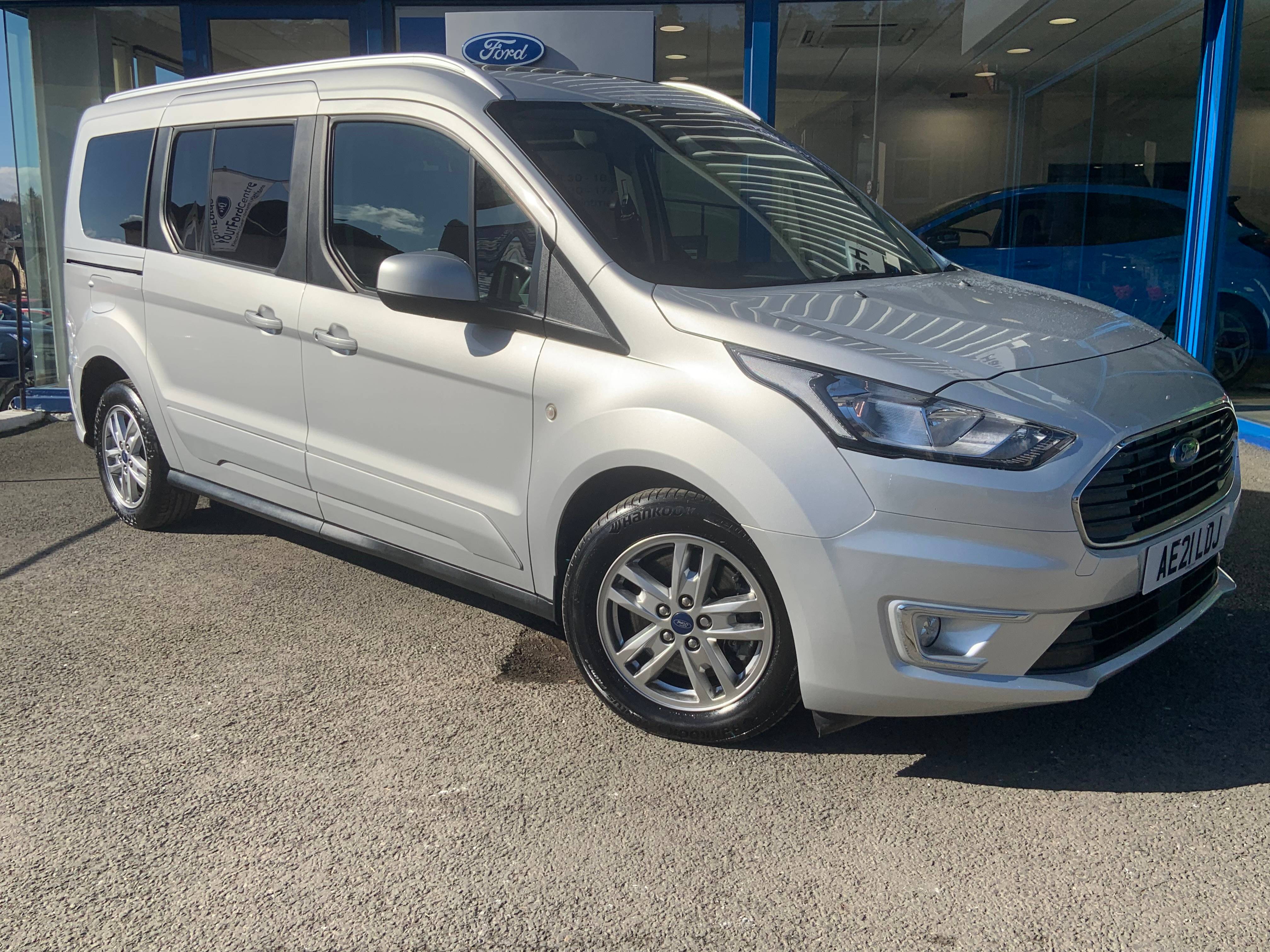 Main listing image - Ford Grand Tourneo Connect