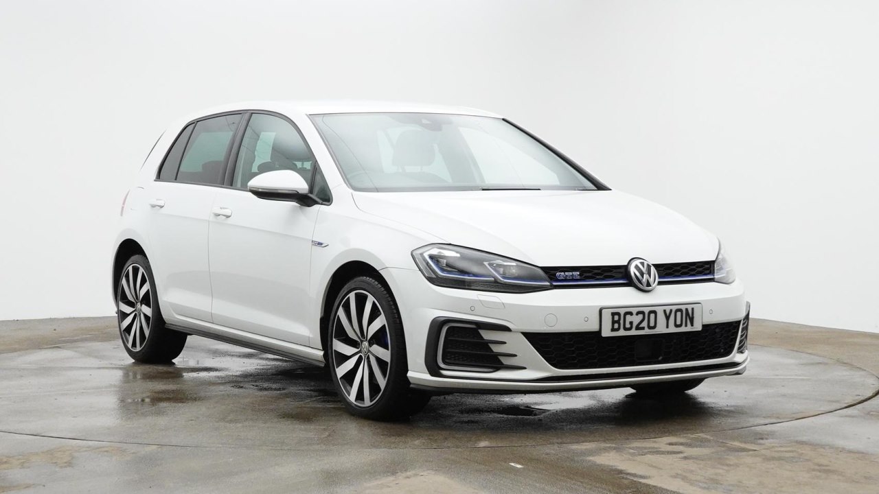 Main listing image - Volkswagen Golf GTE