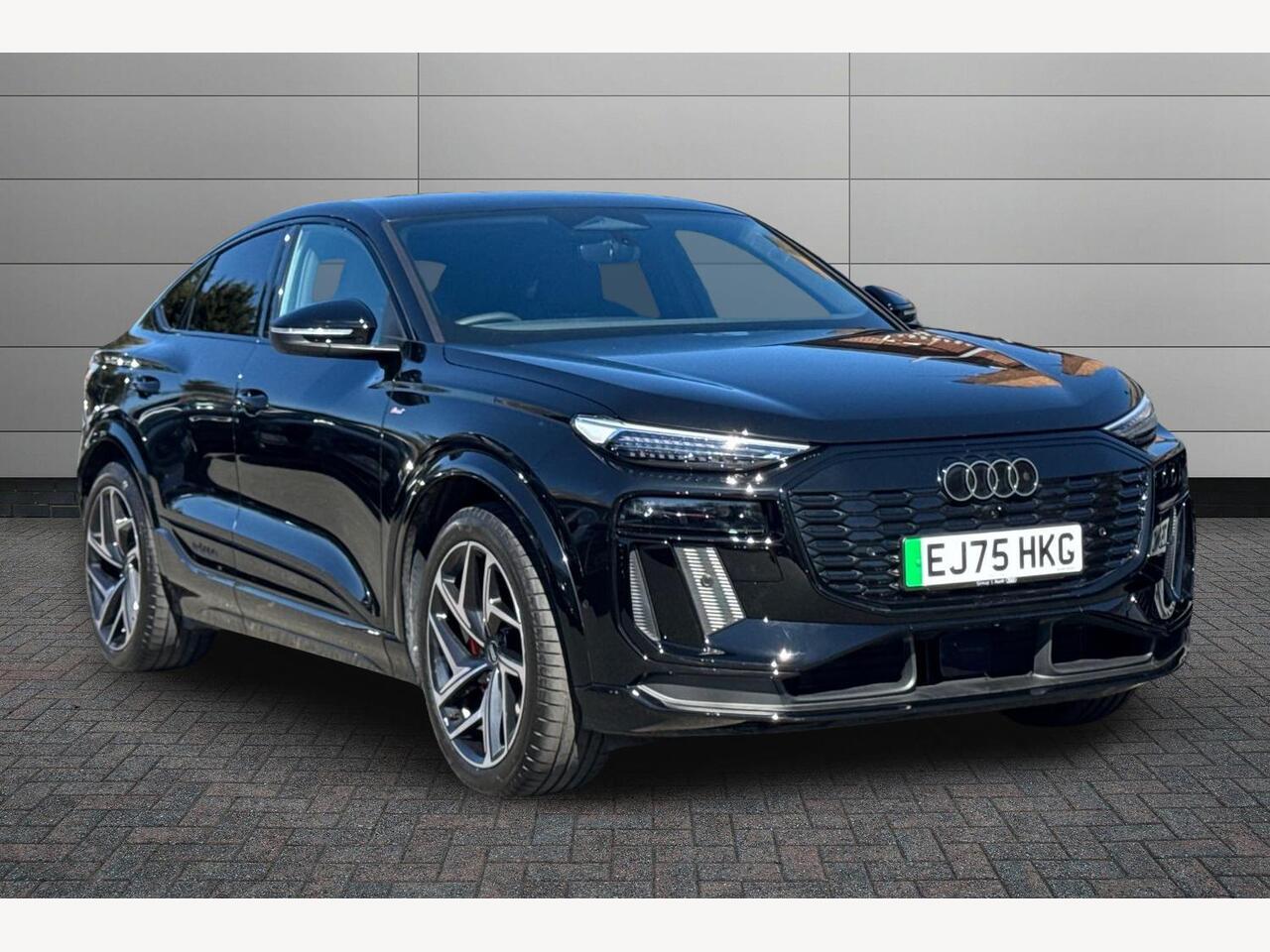 Main listing image - Audi Q6 e-tron