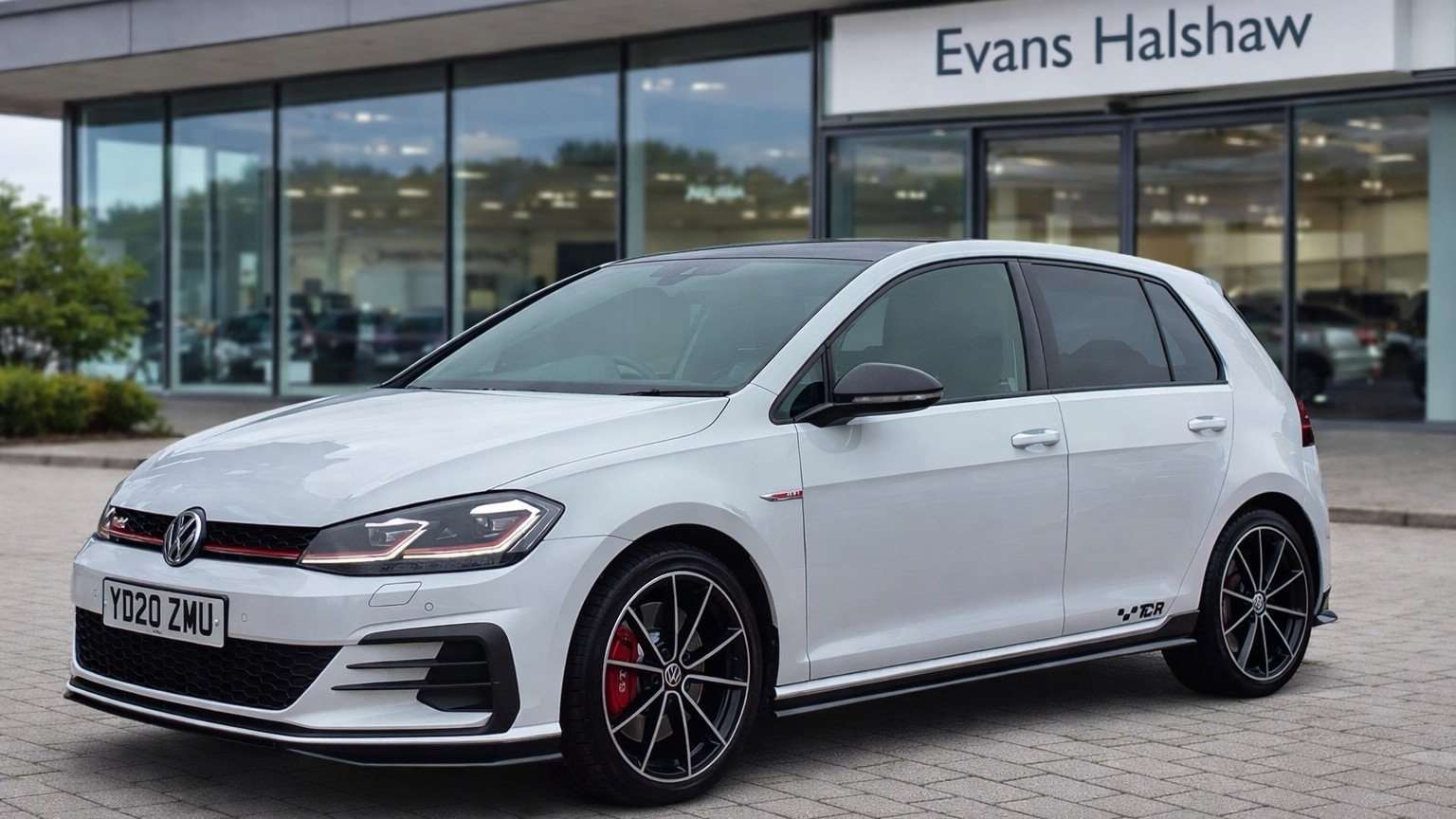 Main listing image - Volkswagen Golf GTI