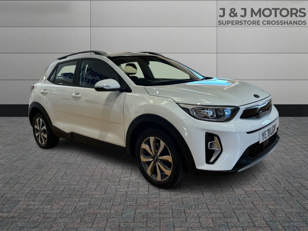 Main listing image - Kia Stonic