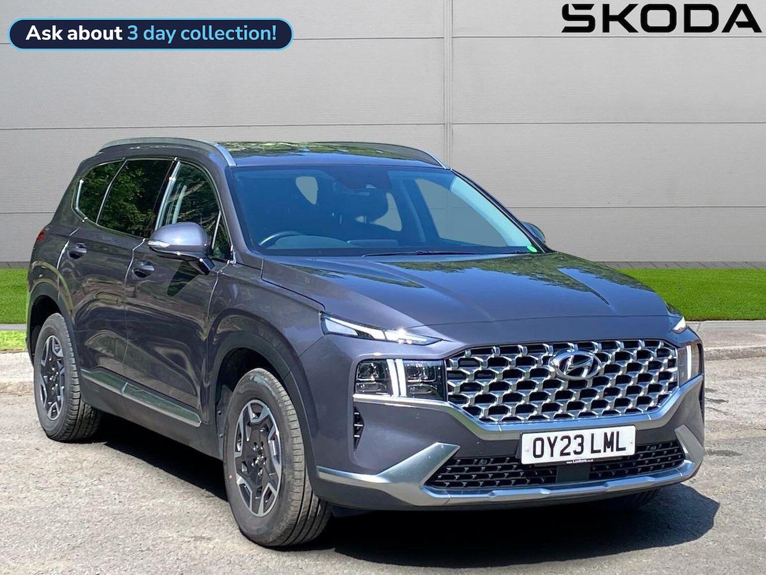 Main listing image - Hyundai Santa Fe