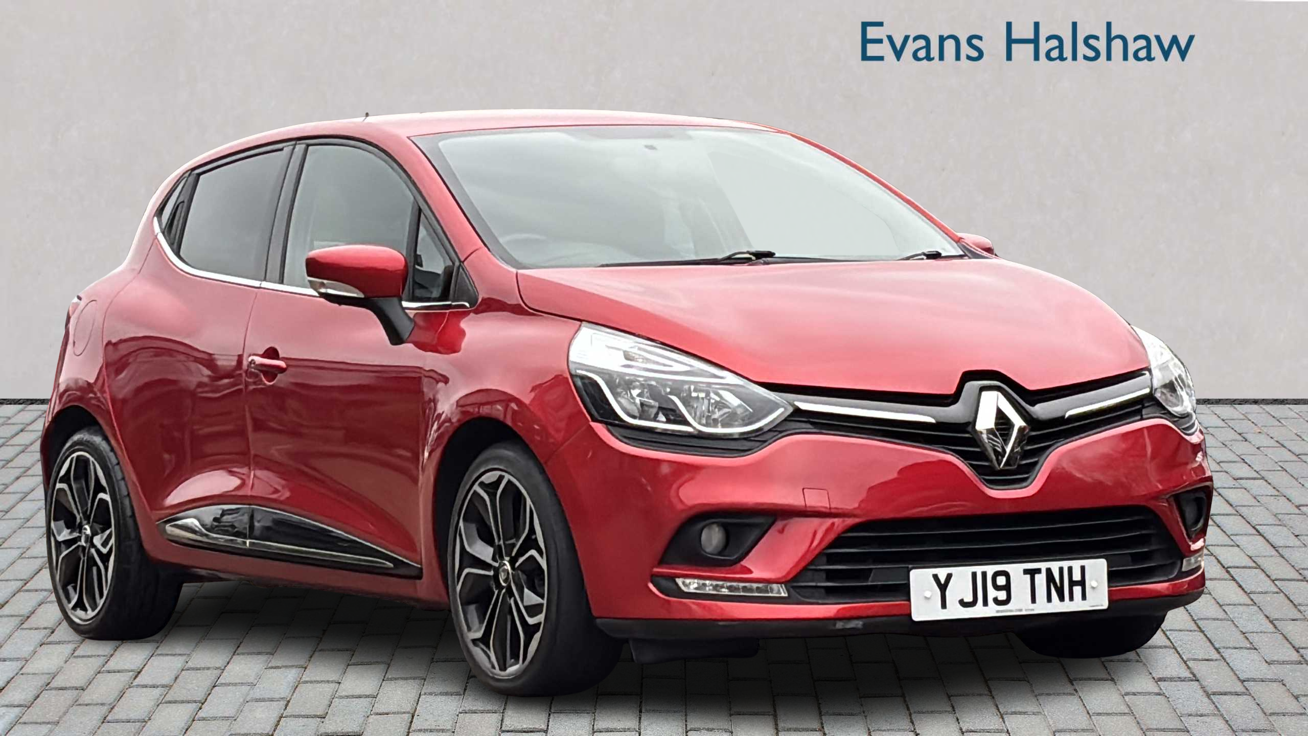 Main listing image - Renault Clio