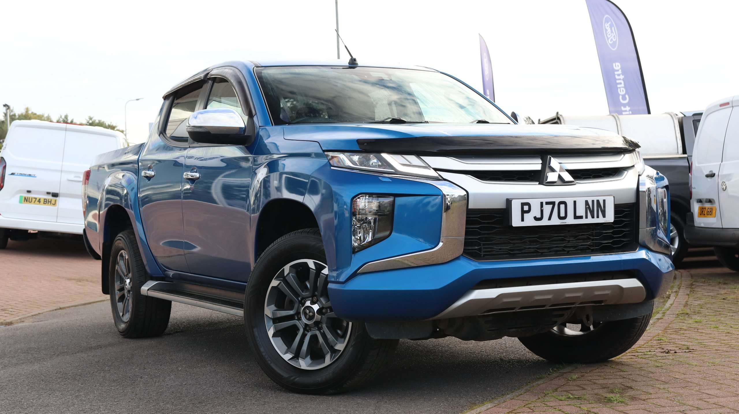 Main listing image - Mitsubishi L200