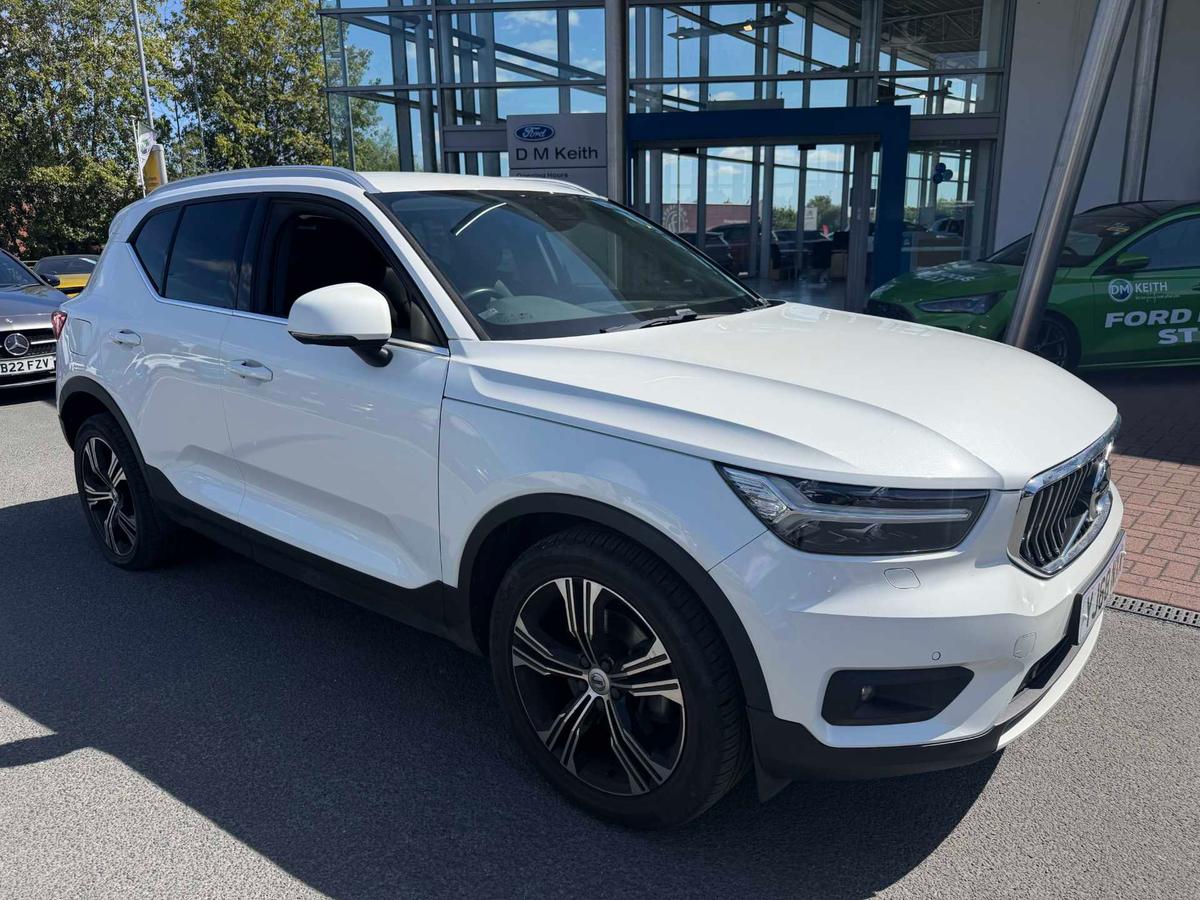 Main listing image - Volvo XC40
