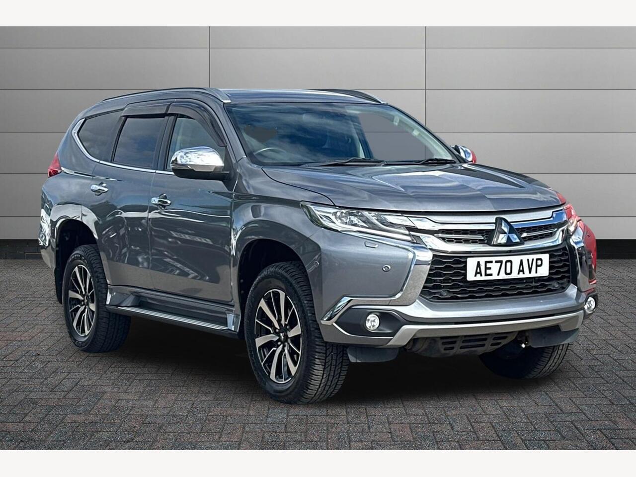 Main listing image - Mitsubishi Shogun Sport