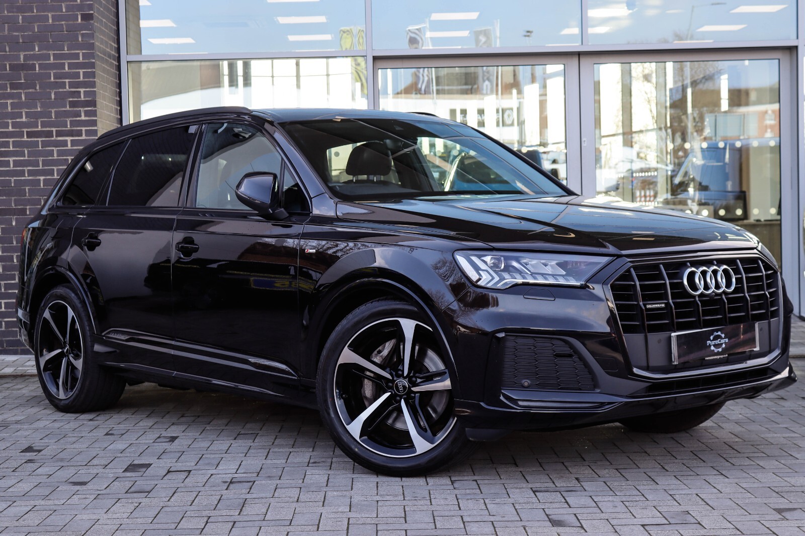 Main listing image - Audi Q7