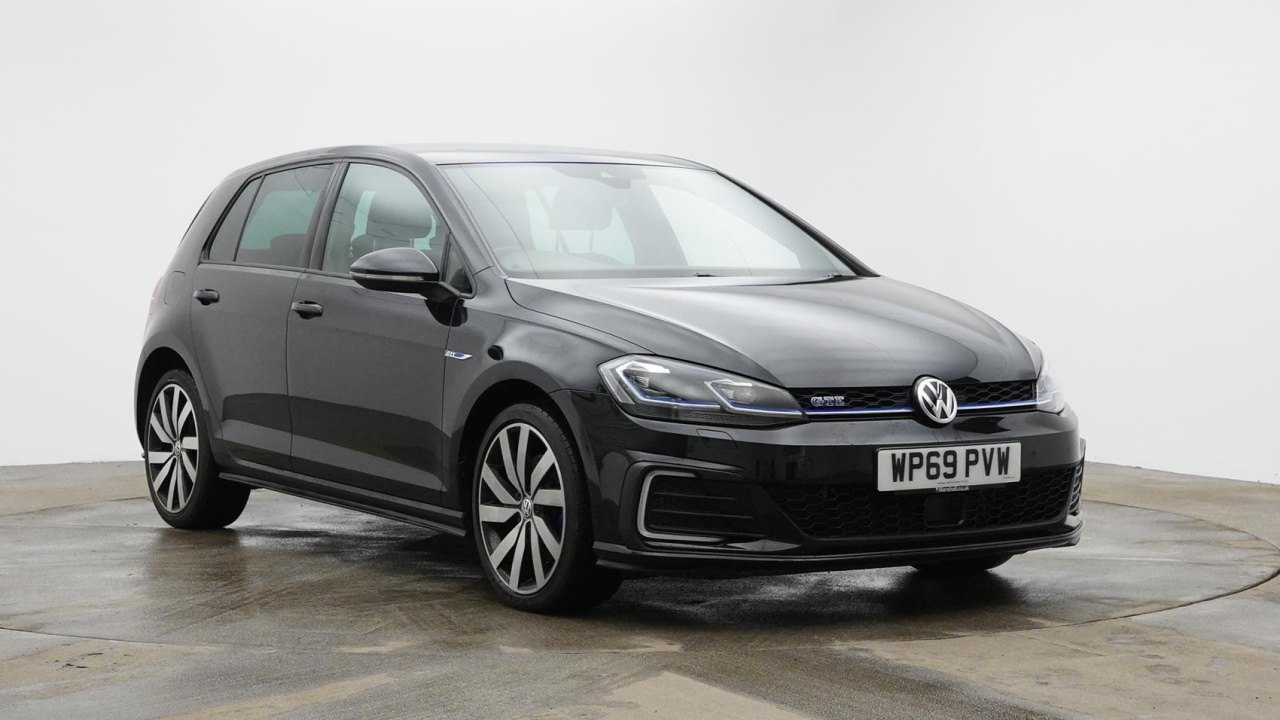 Main listing image - Volkswagen Golf GTE