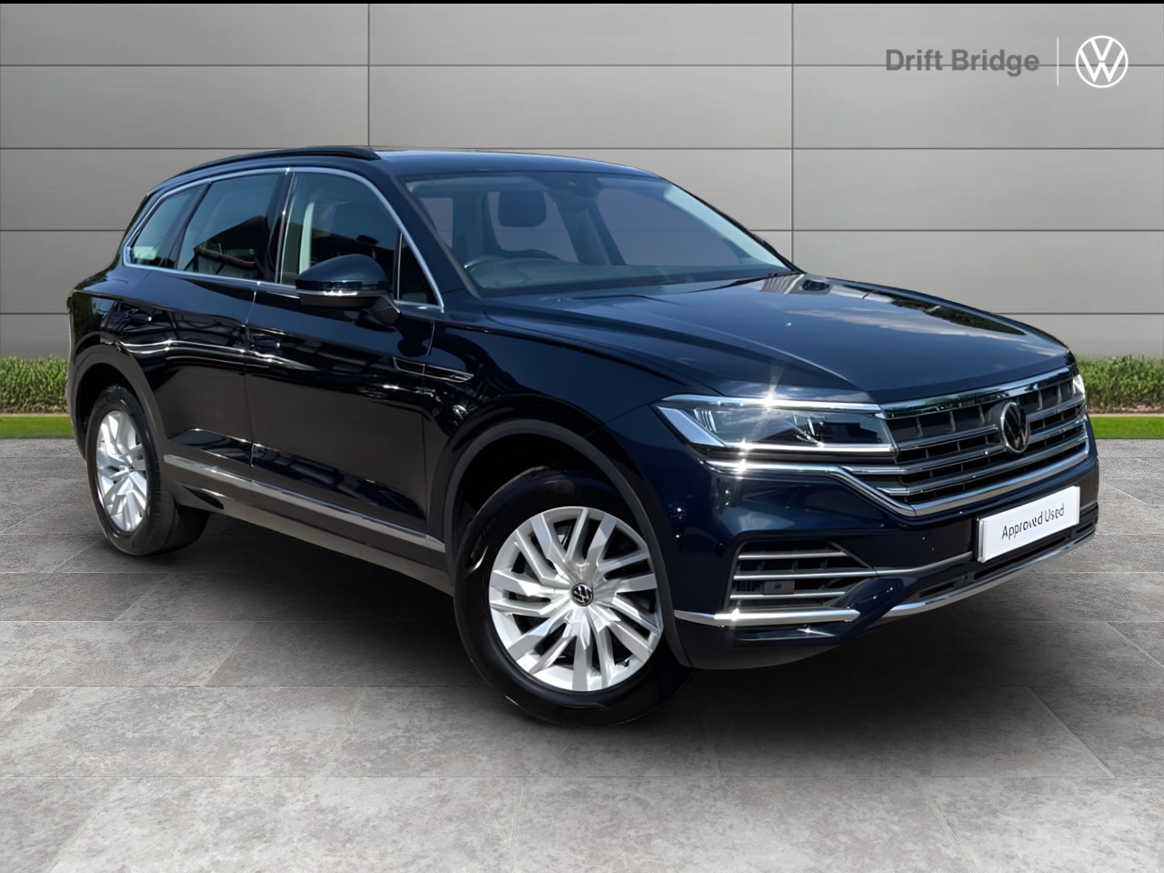 Main listing image - Volkswagen Touareg