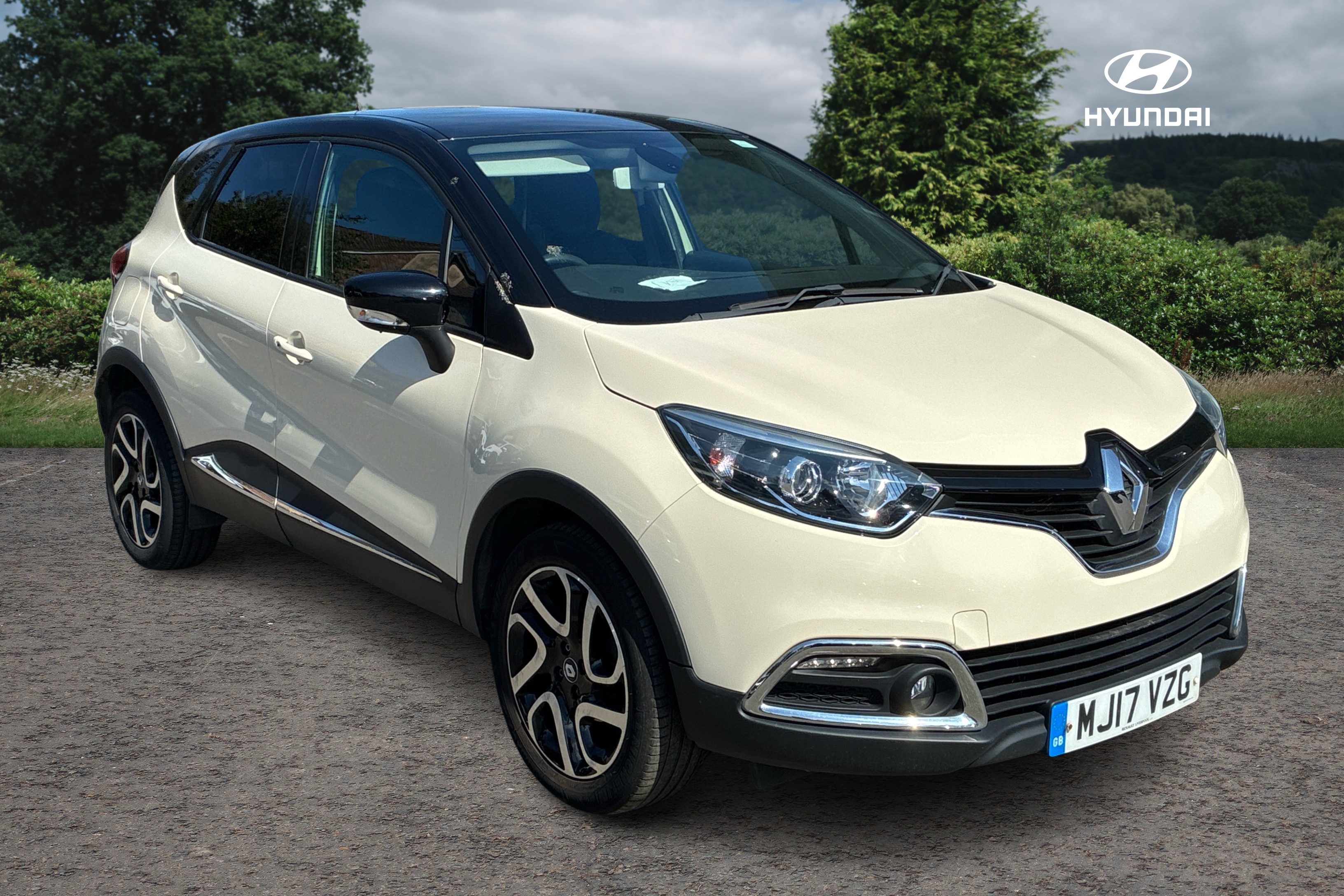 Main listing image - Renault Captur