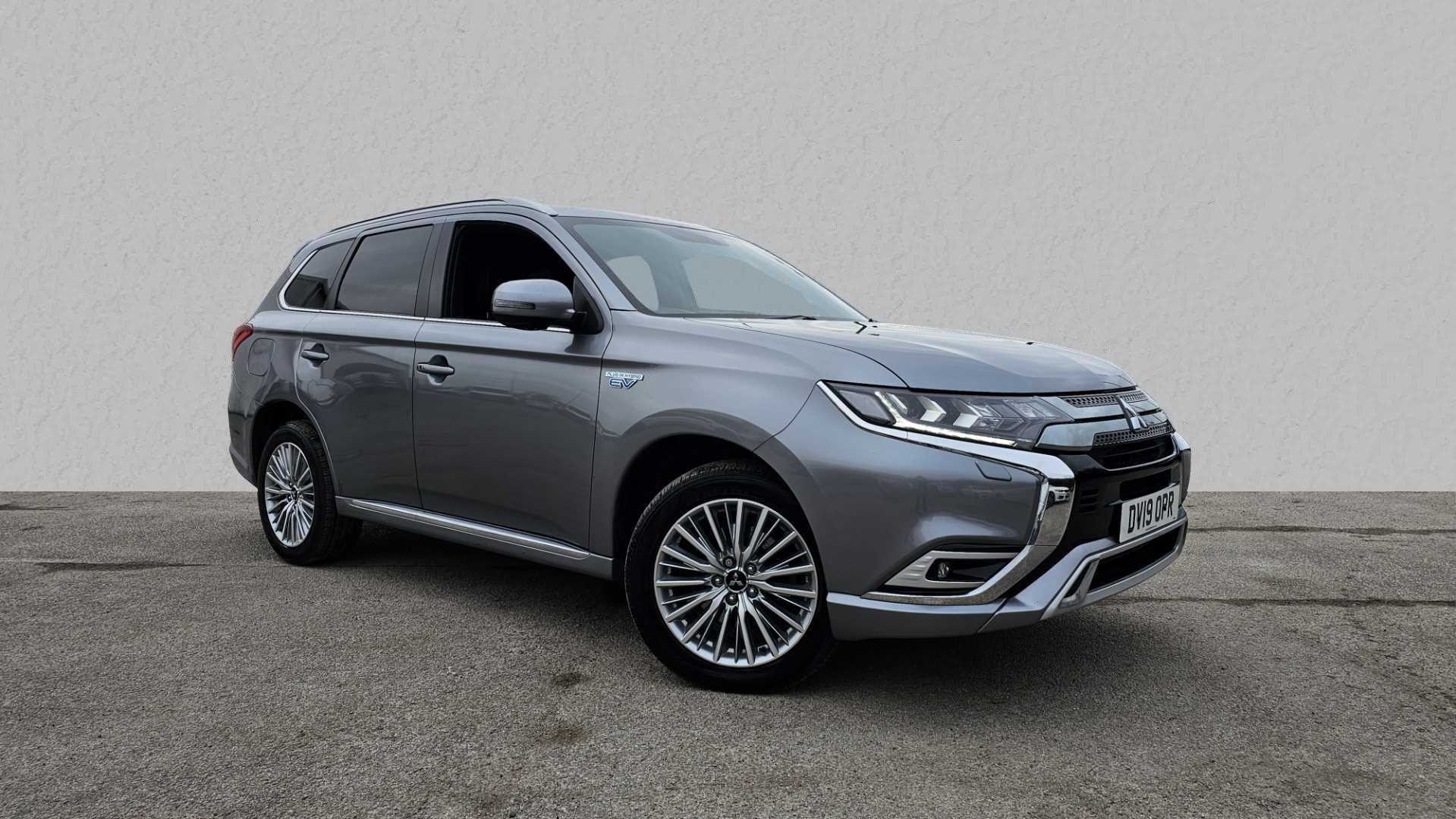 Main listing image - Mitsubishi Outlander