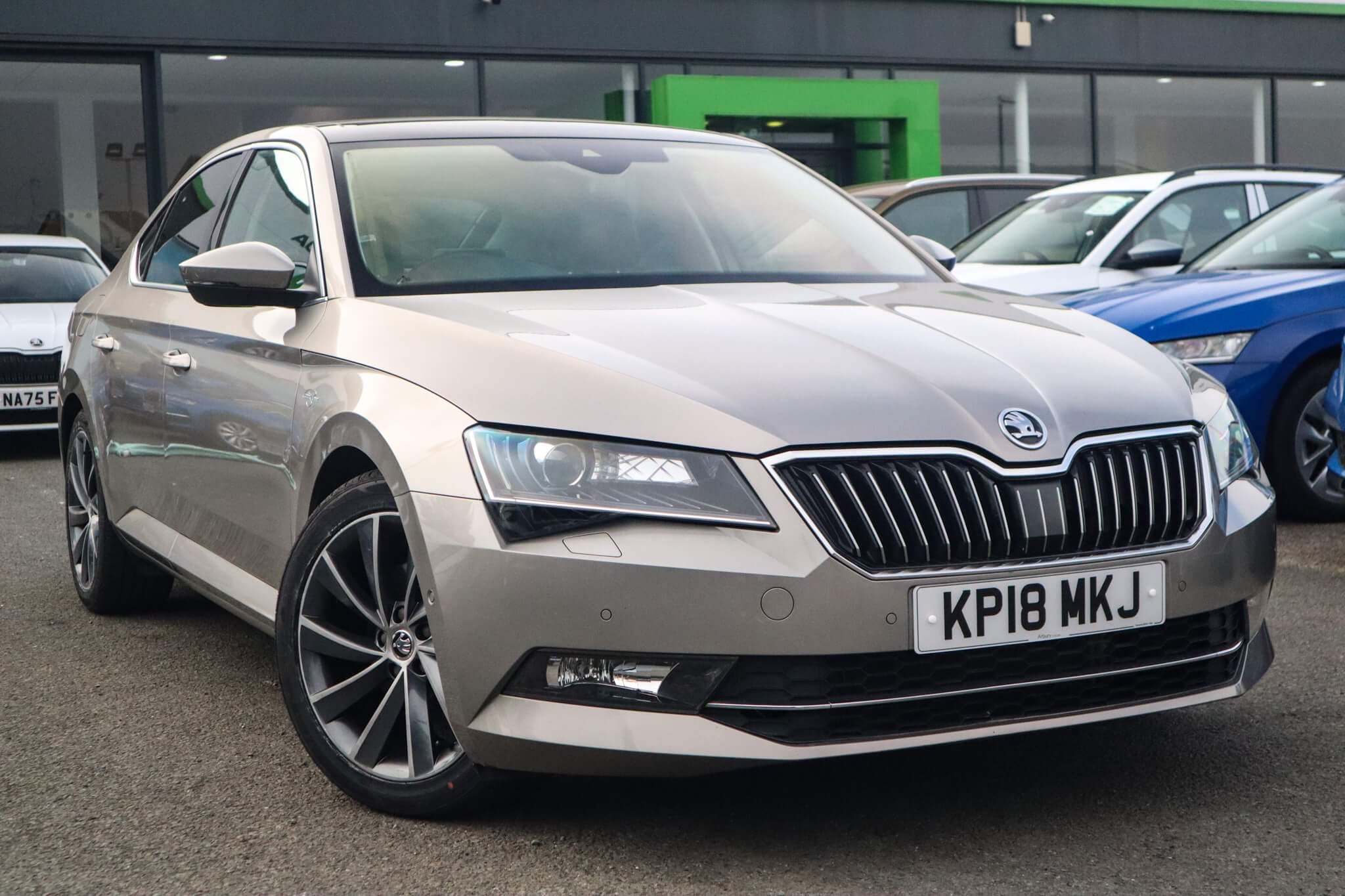 Main listing image - Skoda Superb