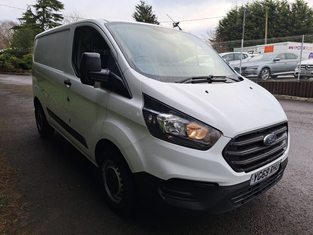 Main listing image - Ford Transit Custom