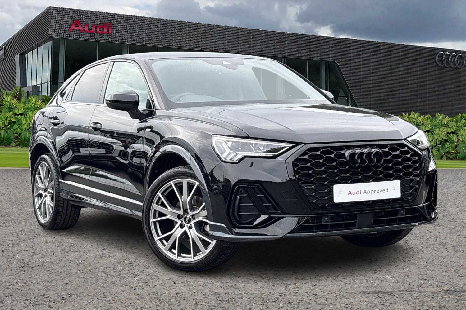 Main listing image - Audi Q3