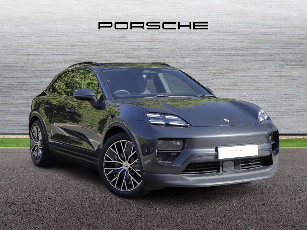Main listing image - Porsche Macan