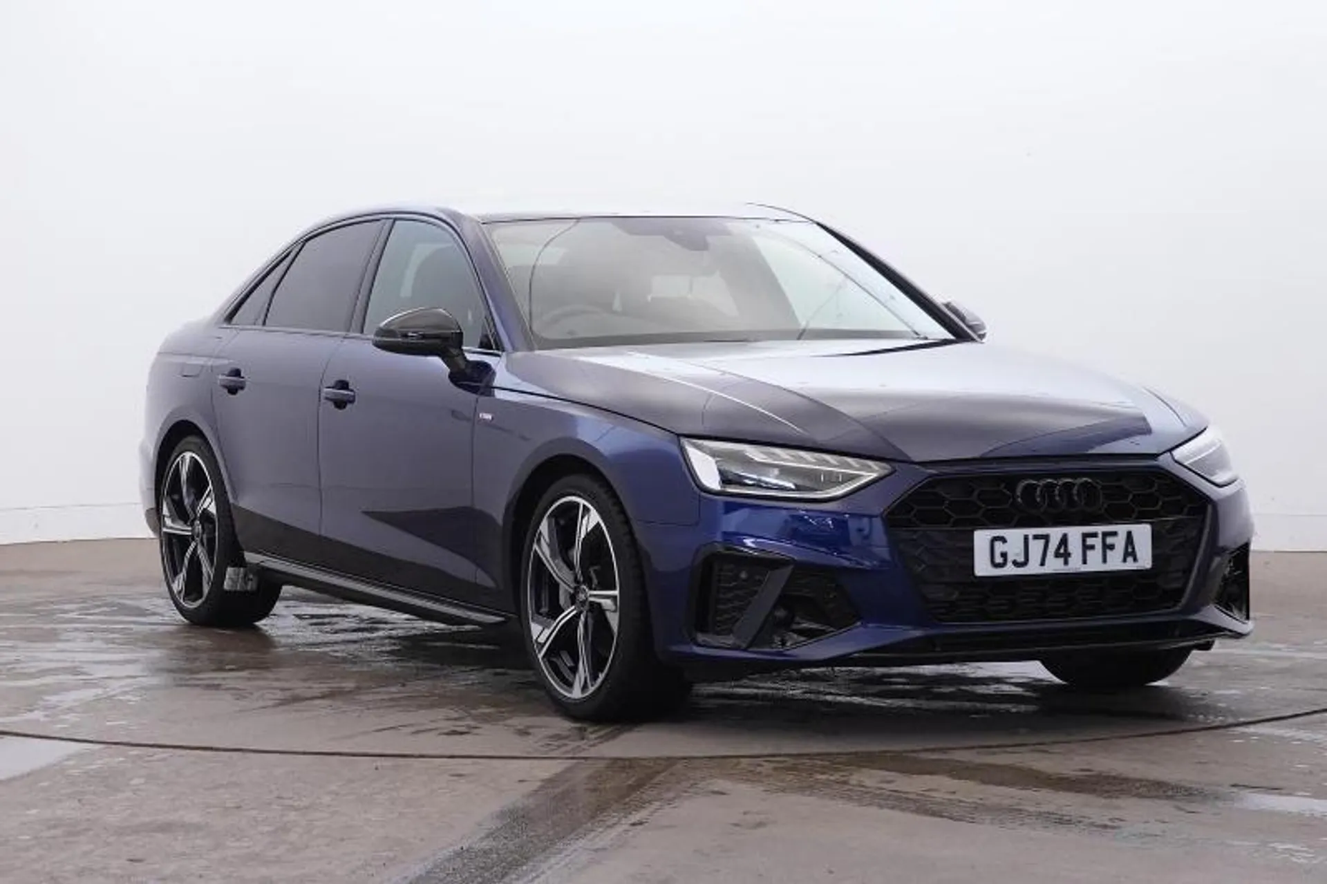 Main listing image - Audi A4