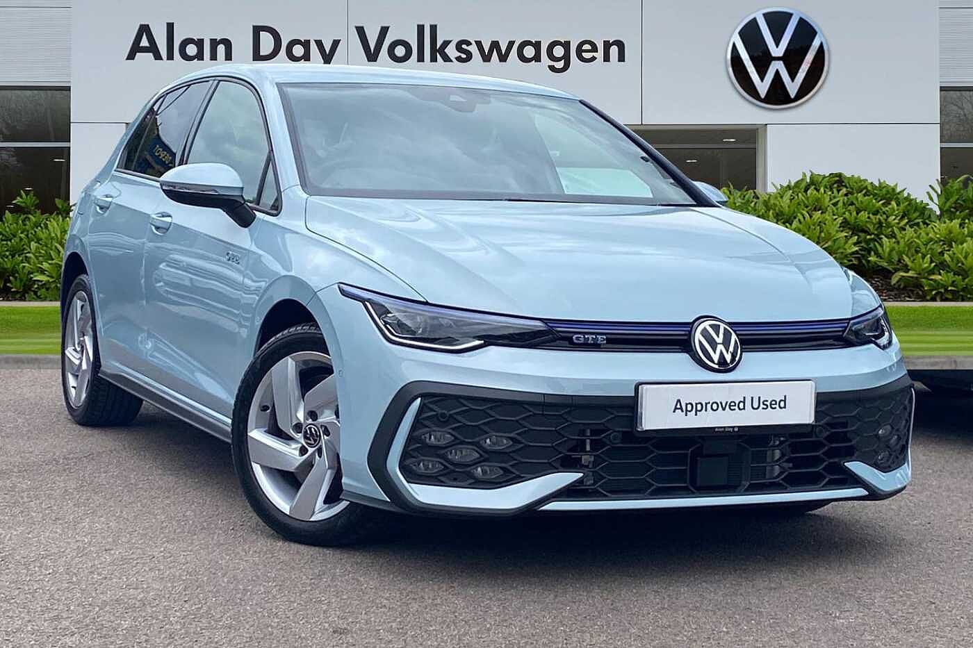 Main listing image - Volkswagen Golf GTE
