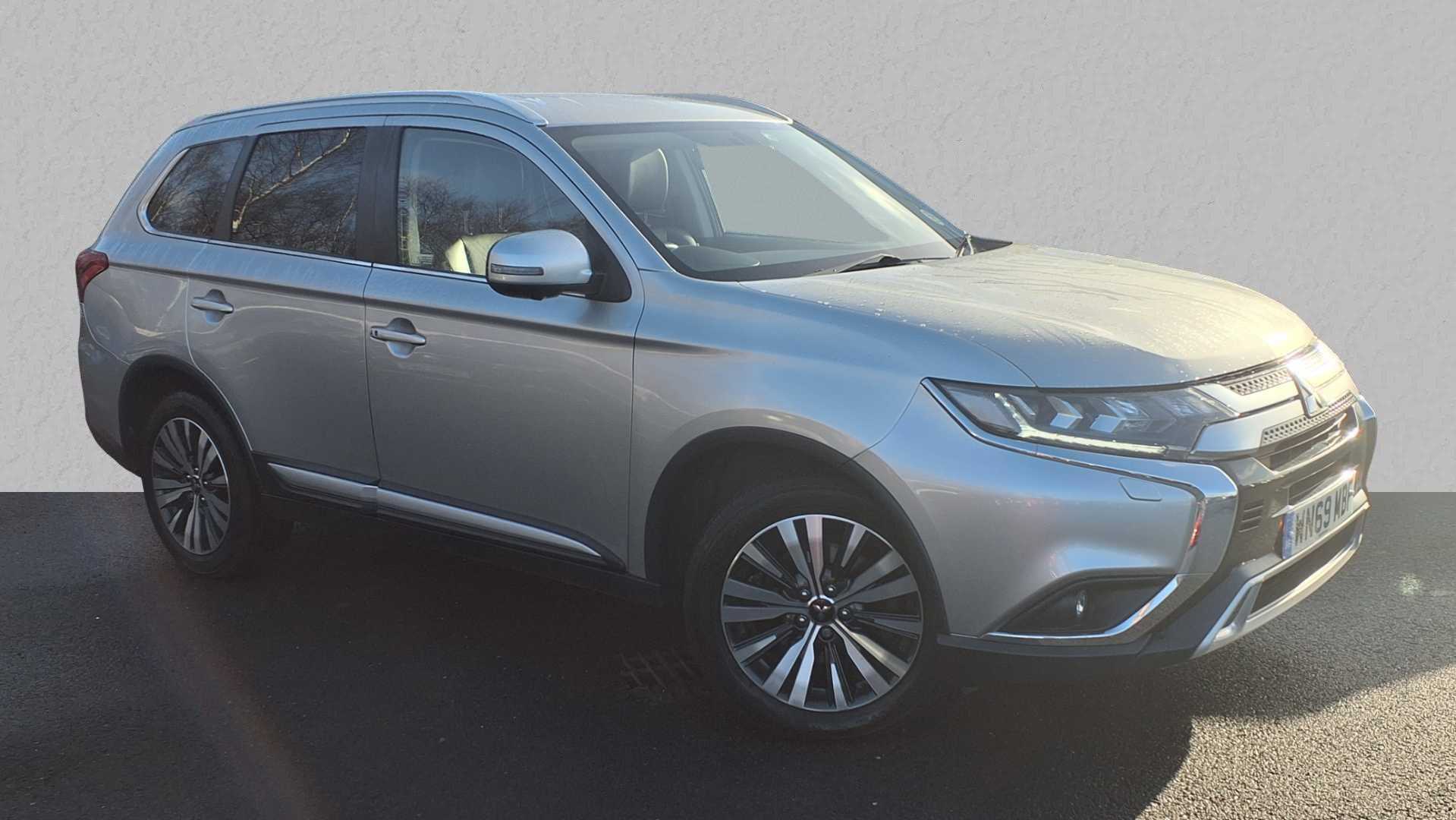 Main listing image - Mitsubishi Outlander