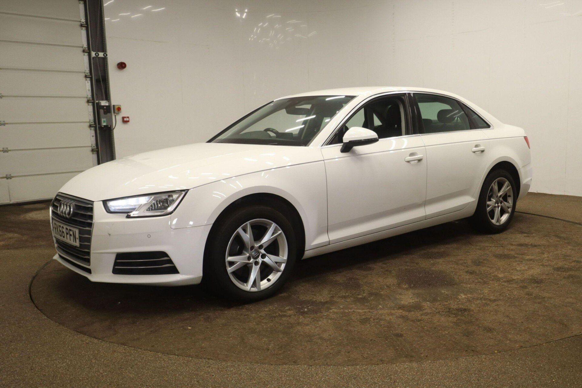 Main listing image - Audi A4