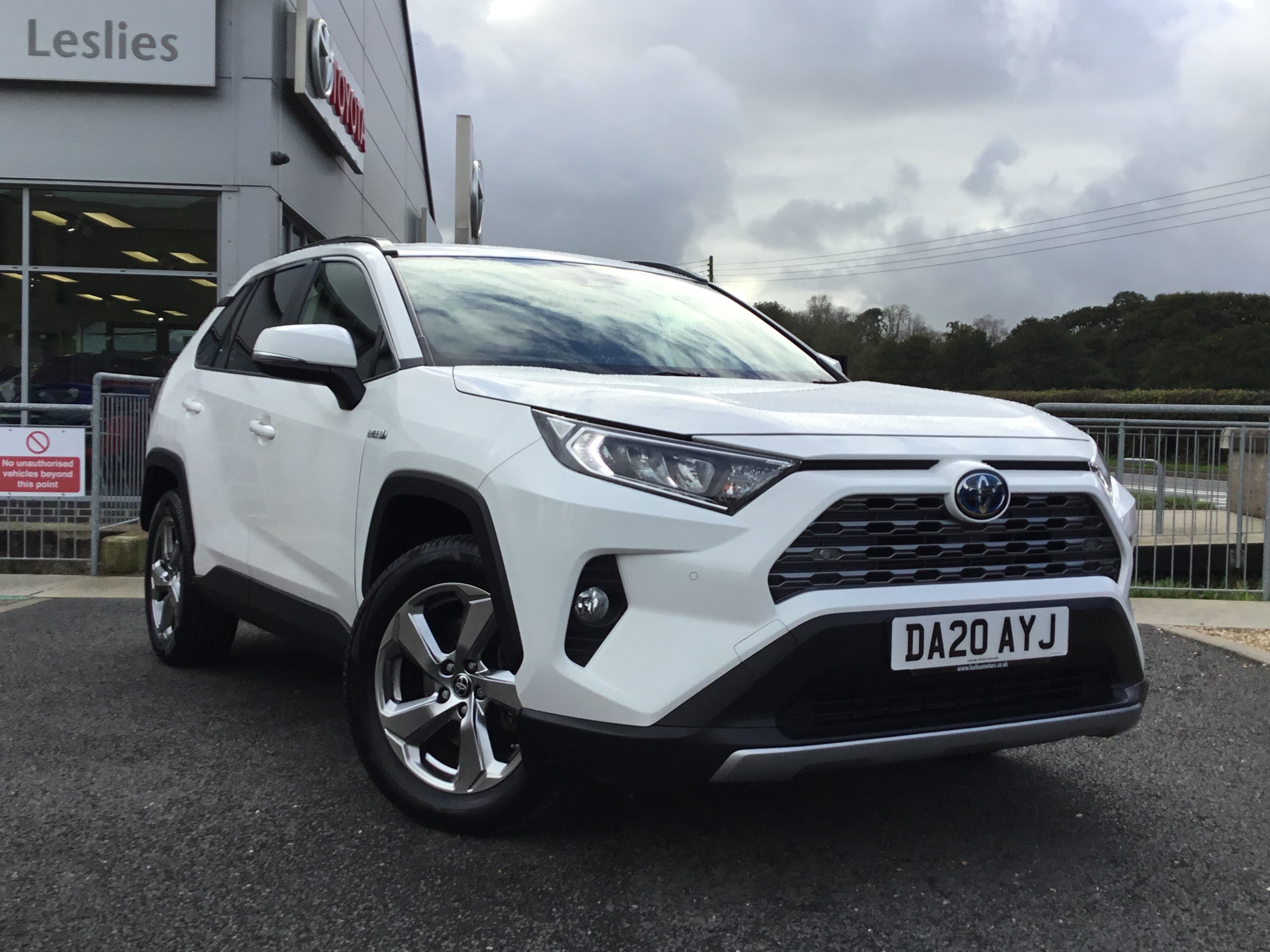 Main listing image - Toyota RAV4