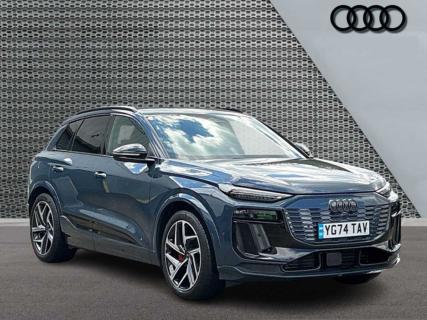 Main listing image - Audi Q6