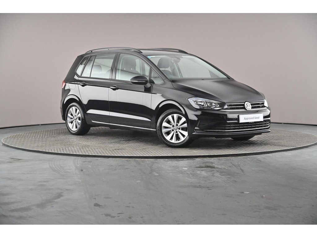 Main listing image - Volkswagen Golf SV