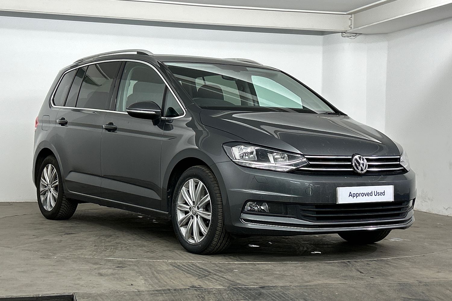 Main listing image - Volkswagen Touran
