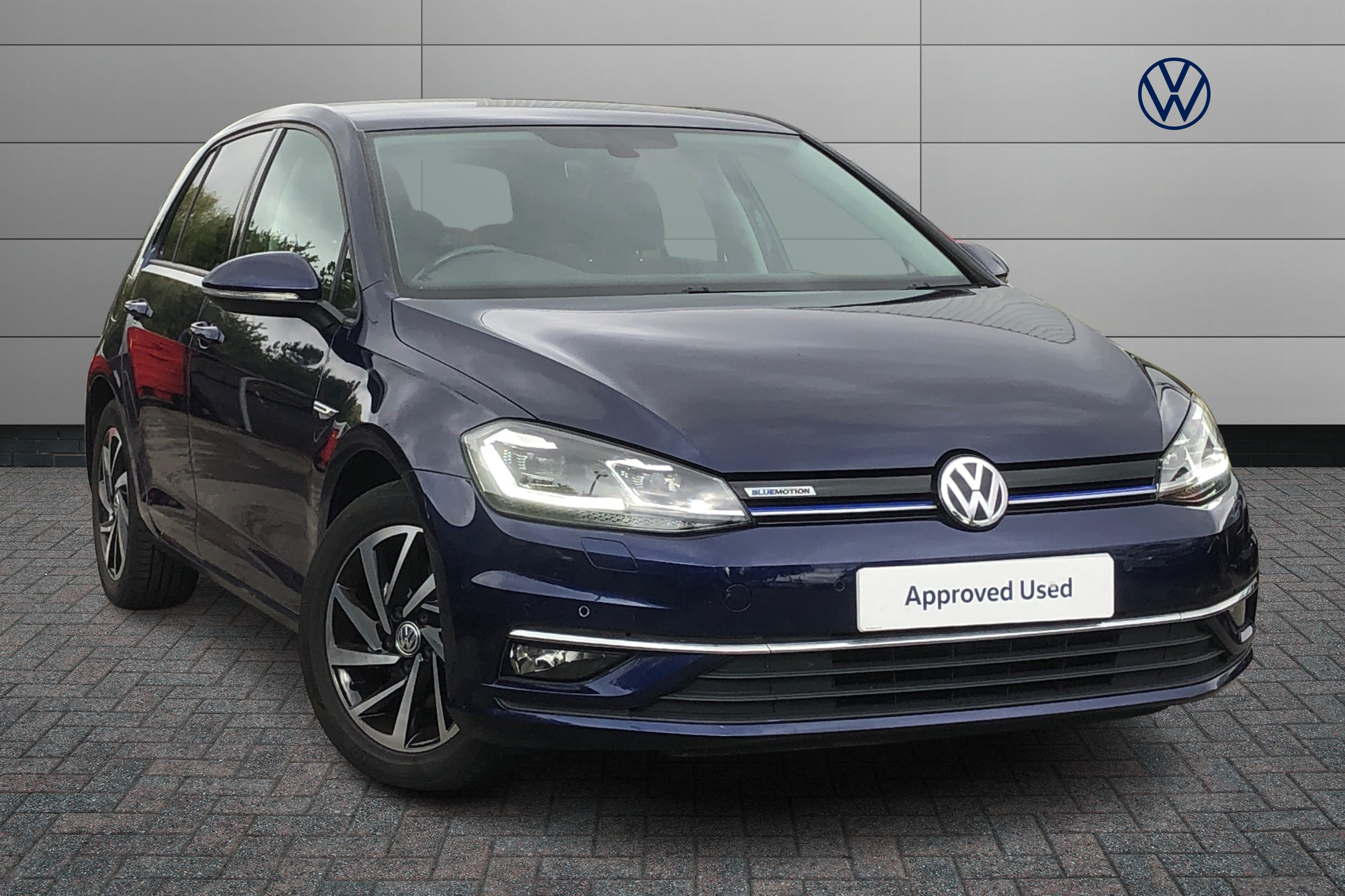 Main listing image - Volkswagen Golf