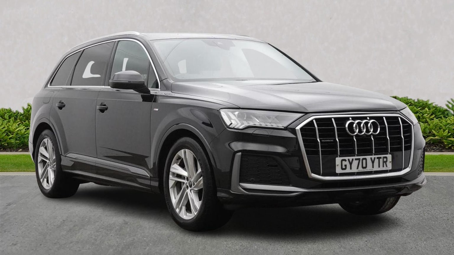 Main listing image - Audi Q7