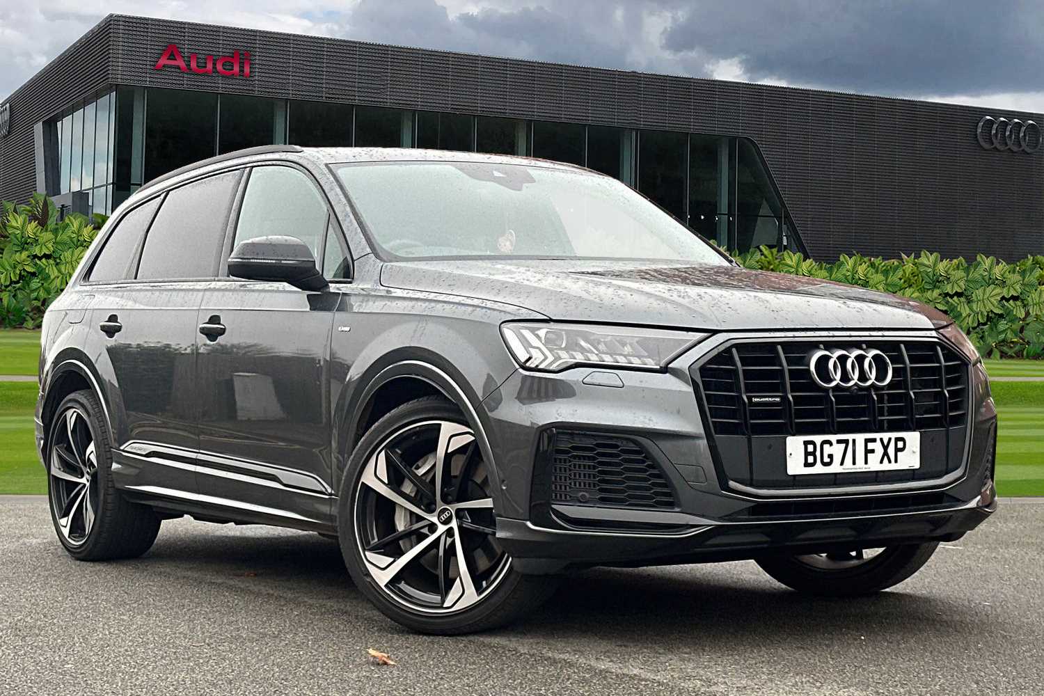 Main listing image - Audi Q7