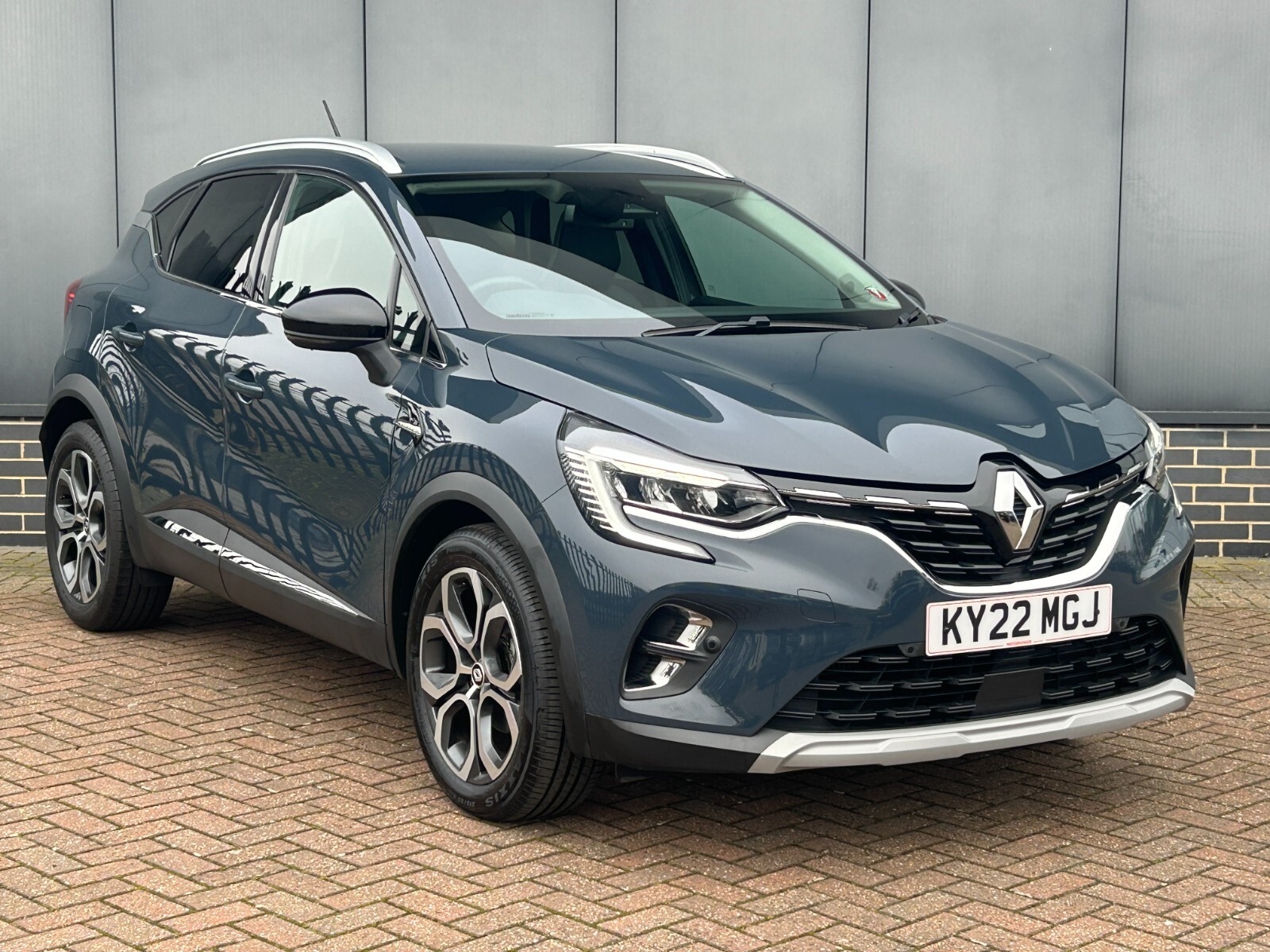 Main listing image - Renault Captur