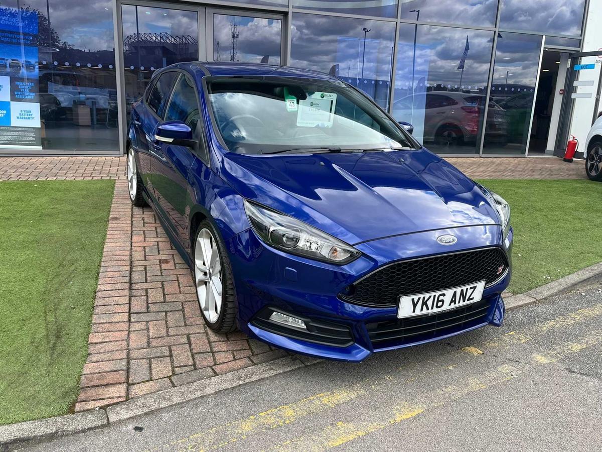 Main listing image - Ford Focus