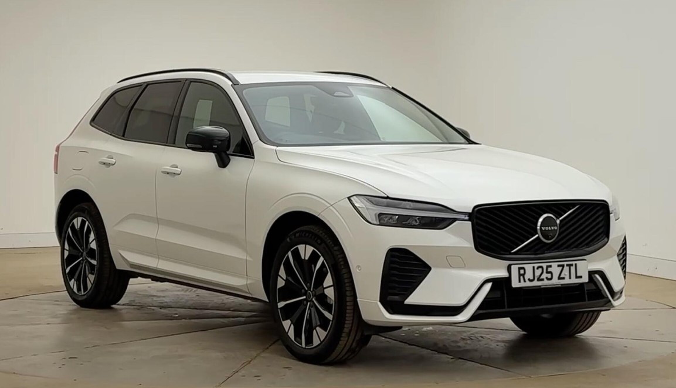 Main listing image - Volvo XC60