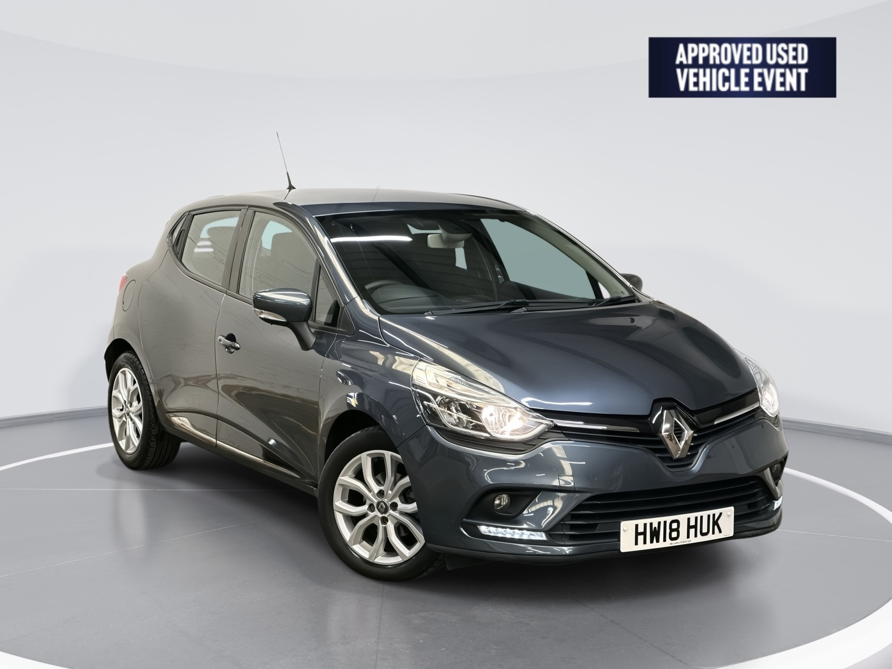 Main listing image - Renault Clio